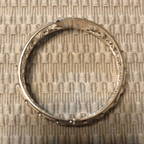 Silver Non-tarnish Bracelet 36 rhinestones with spring open/closure - Picture 3 of 6